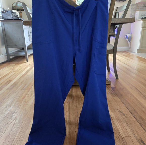 Nursing Scrubs *NEW* - Picture 3 of 4